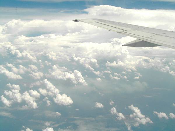 950923-1飛機外的雲層.JPG 950923-1飛機外的雲層.JPG