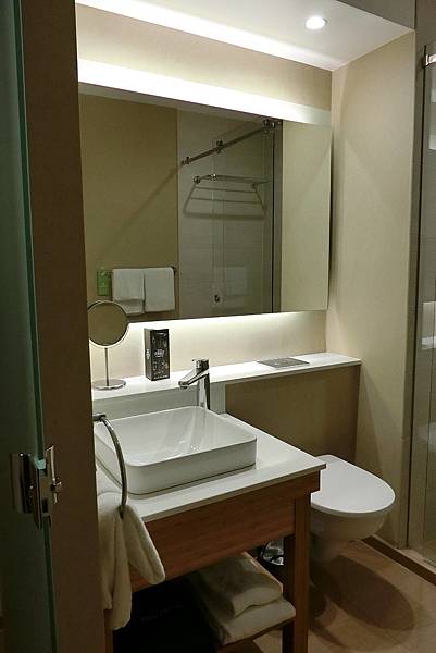 1061021-44HYATT PLACE.JPG