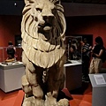 1070805-10大英自然史博物館展陶獅.JPG