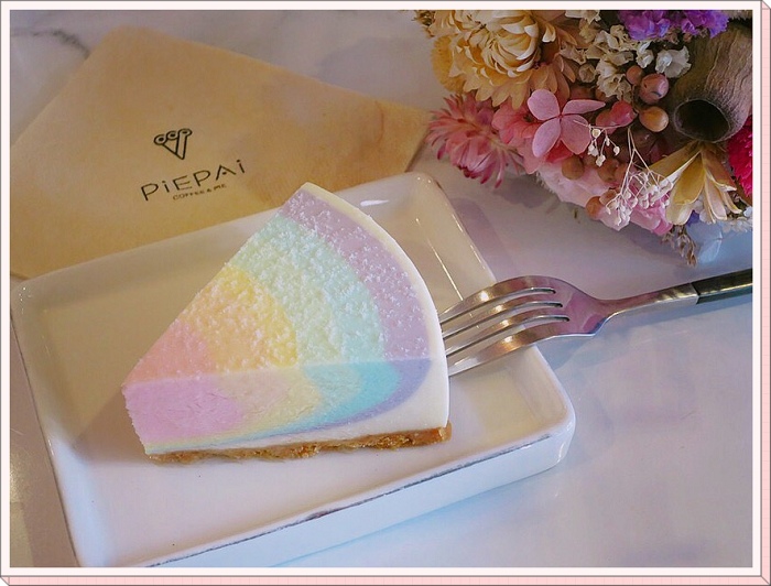 桃園中壢區 中原大學美食 Piepai Cafe 夢幻到極致的少女系甜點 彩虹生乳酪蛋糕好看又好吃 輕食和飲料也很讚 Vivian的美食樂園 桃園中壢區 中原大學美食 Piepai Cafe 夢幻到極致的少女系甜點 彩虹生乳酪蛋糕好看又好吃 輕食和飲料也很讚 Vivian的美食樂園