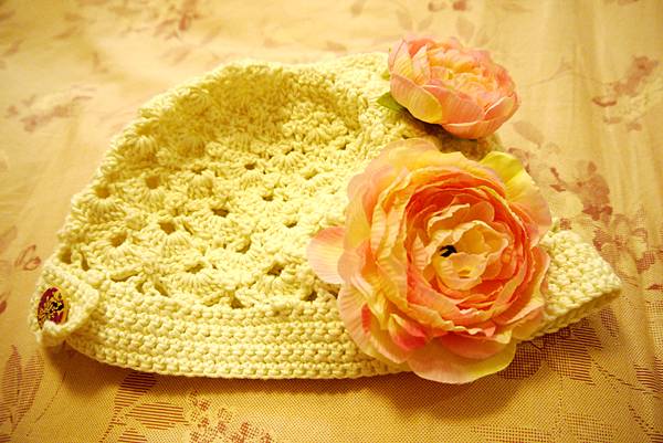 H02-白色棉線帽+2朵粉色花朵〜〜〜現貸