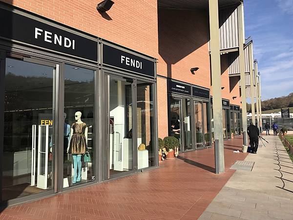 Italy 義大利 佛羅倫斯The Mall outlet