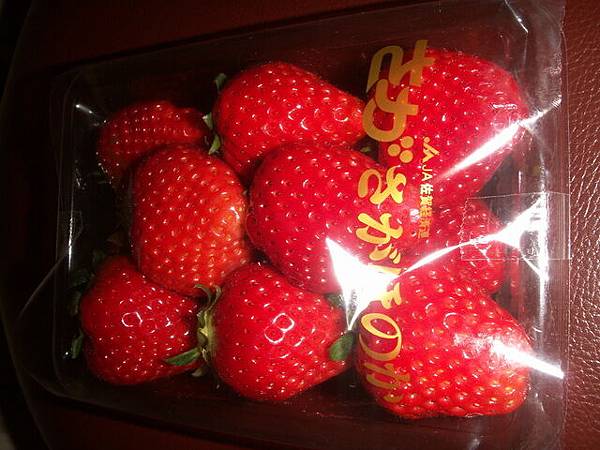 超級美味的草莓 甜吱吱