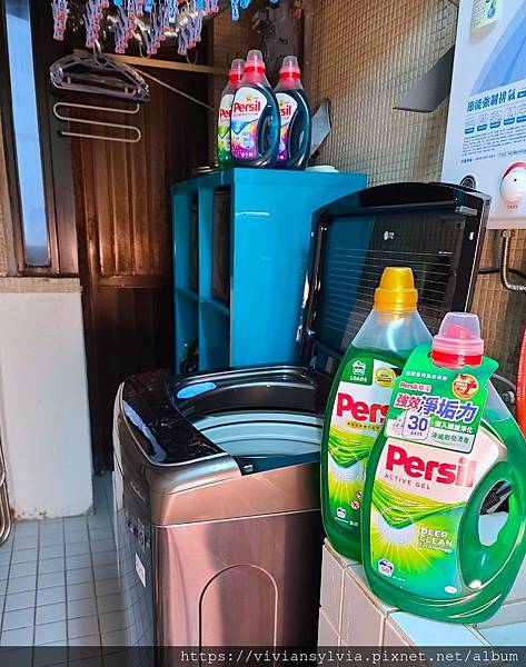 Persil寶瀅全效能洗衣凝露金蓋款之外，還有紅蓋款的Persil寶瀅強效淨垢洗衣凝露