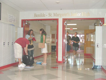 Jr.-High-Entrance