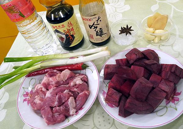 甜菜根滷肉 (1)