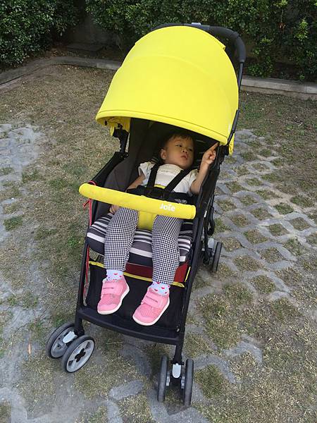 IMG_7594.JPG 嬰兒車評比 -穩重型STOKKE V.S 輕便型JOIE 車界大比拚 嬰兒推車,嬰兒車