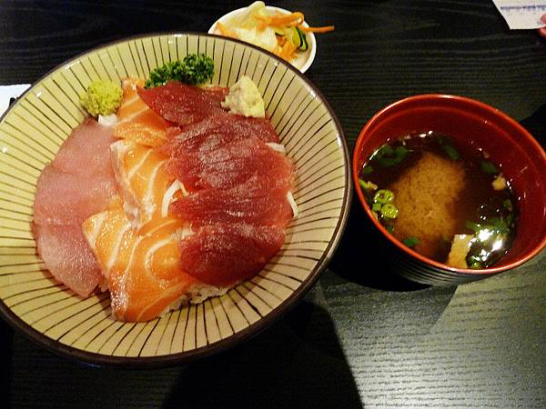 鱻丼和味增湯