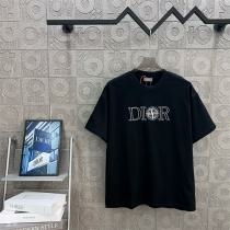 ディオール Tシャツ エンブレムロゴ刺繍 クラシックモノトー ディオール Tシャツ エンブレムロゴ刺繍 クラシックモノトー