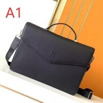 HERMES ショルダーバッグ Hロゴ型押し V字フラップ 