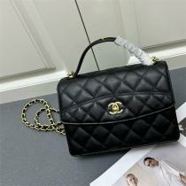 CHANEL クラシックフラップバッグ 黒レザー ゴールドロ