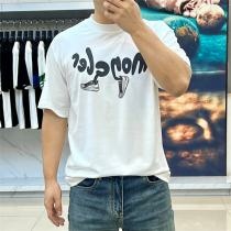 MONCLER 半袖Tシャツ ランニングロゴ 遊び心満載 カ MONCLER 半袖Tシャツ ランニングロゴ 遊び心満載 カ