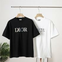DIOR Tシャツ フローラルロゴプリント エレガント×スト