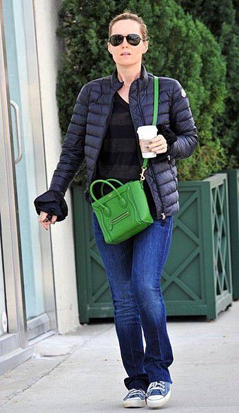 Leslie-Mann-porte-le-sac-Luggage-de-Celine_portrait_w674