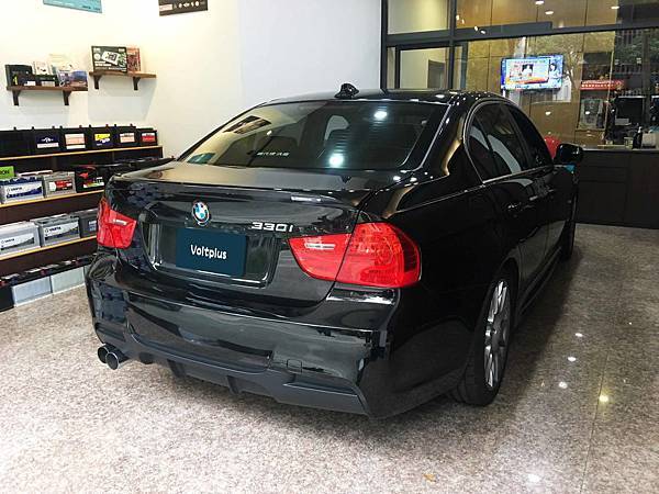【台北】BMW寶馬 3-Series Sedan 330i E90 2010年 汽車電瓶 原車 MOLL莫爾 AGM 95AH 850A(EN) 更換 德製VARTA華達 AGM G14 95AH 850A(EN)