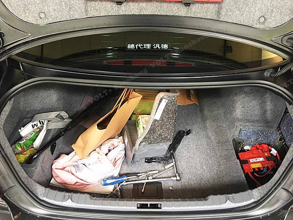 【台北】BMW寶馬 3-Series Sedan 330i E90 2010年 汽車電瓶 原車 MOLL莫爾 AGM 95AH 850A(EN) 更換 德製VARTA華達 AGM G14 95AH 850A(EN)