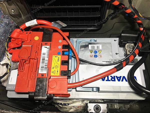 【台北】BMW寶馬 3-Series Sedan 330i E90 2010年 汽車電瓶 原車 MOLL莫爾 AGM 95AH 850A(EN) 更換 德製VARTA華達 AGM G14 95AH 850A(EN)