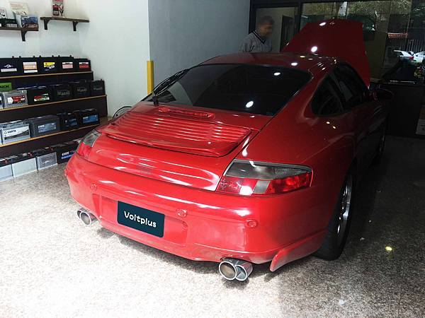 【台北】PORSCHE保時捷 Carrera 911 996型 C2 2001年 汽車電瓶 原車 韓製BOSCH博世 S5 DIN100 100AH 760A(EN) 更換 法製EXIDE埃克塞德 AGM EK950 95AH 850A(EN)