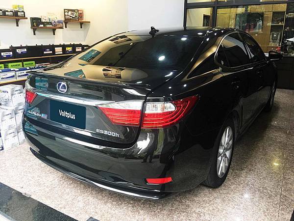 【台北】LEXUS凌志 ES300h Hybrid油電版 2013年 汽車電瓶 原廠 日製Panasonic國際 S65D26R 57AH 450A 更換 德國VARTA華達 EFB S-95R/130D26R 75AH 720A 有排氣孔設計