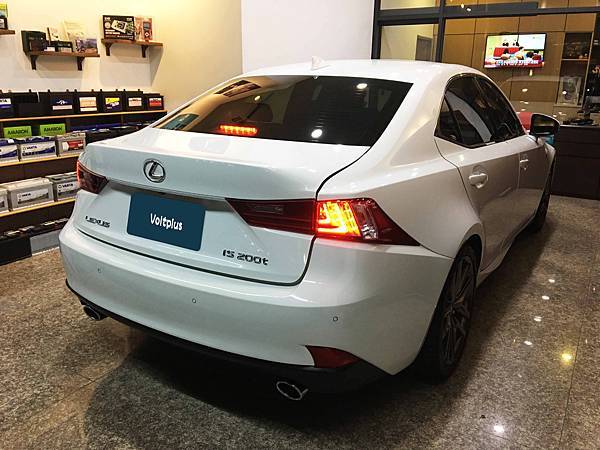 【台北】LEXUS凌志 IS200t 2016年 汽車電瓶 原廠 日製Panasonic國際 EFB S-95R 加水式 70AH 604A 更換 德國VARTA華達 EFB S-95R/130D26R 75AH 720A