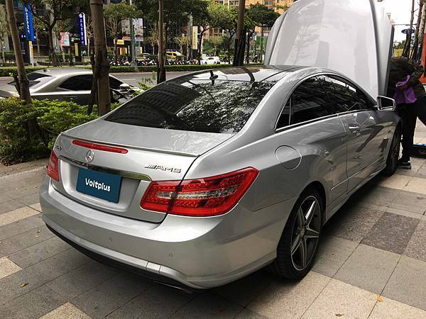 【台北】MERCEDES BENZ賓士 E-Class Coupe E250 AMG BlueEFFICIENCY C207 2012年 汽車電瓶 原車 韓製VATAS 58412 84AH 800A 更換 法製EXIDE埃克塞德 AGM EK800 80AH 800A(EN)
