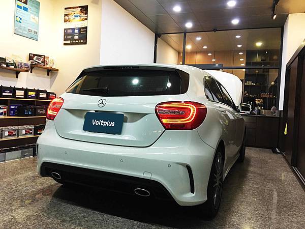 【台北】MERCEDES BENZ賓士 A-Class A180 W176 2014年 汽車電瓶 原廠 BENZ AGM 80AH 800A(EN) 更換 義大利製FIAMM非凡 AGM VR800 80AH 800A(EN)