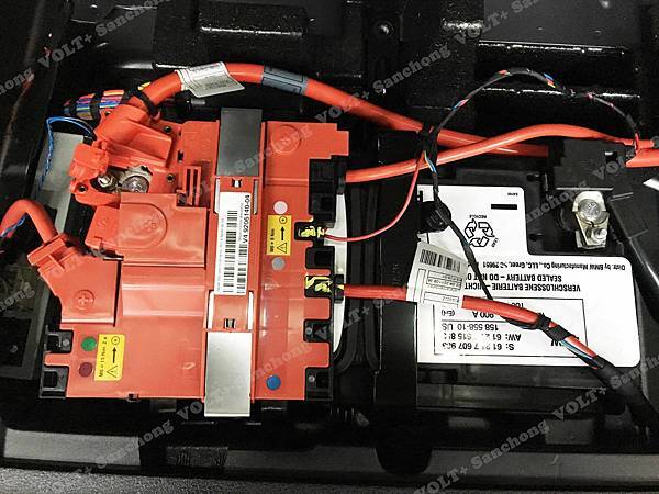 【台北】BMW寶馬 X3 xDrive28i 汽油版 F25 2011年 汽車電瓶 原廠 BMW AGM 90AH 900A(EN) 更換 法製EXIDE埃克塞德 AGM EK950 95AH 850A(EN)