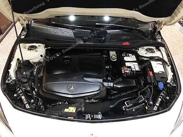 【台北】MERCEDES BENZ賓士 CLA-Class CLA200 C117 2016年 汽車電瓶 原廠 BENZ AGM 70AH 760A(EN) 更換 德製VARTA華達 AGM E39 70AH 760A(EN)