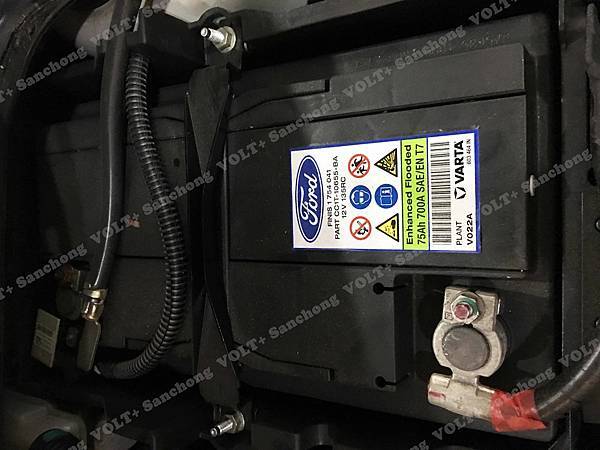 【台北】FORD福特 KUGA 1.5 ECOBOOST 2015年 汽車電瓶 原廠 VARTA華達 EFB 75AH 700A(EN) 更換 德製VARTA華達 EFB E46 75AH 730A(EN)