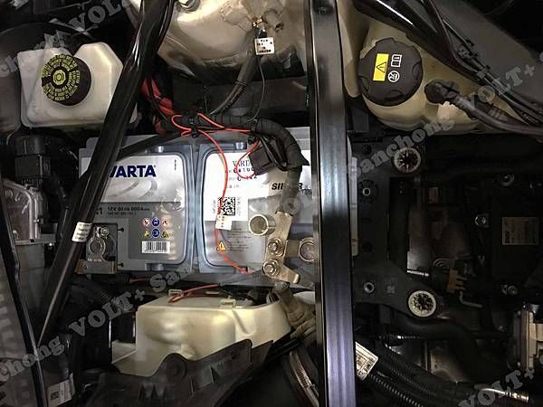【台北】BMW寶馬 X1 sDrive20d 柴油版 F48 2015年 汽車電瓶 原廠 德製VARTA華達 AGM 80AH 800A(EN) 更換 德製VARTA華達 AGM F21 80AH 800A(EN)