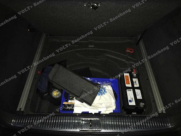 【台北】MERCEDES BENZ賓士 E-Class Estate E55 AMG W211 2004年 汽車電瓶 原廠 BENZ AGM 95AH 850A(EN) 更換 德製VARTA華達 銀合金 H3 100AH 830A(EN) 【到府安裝】
