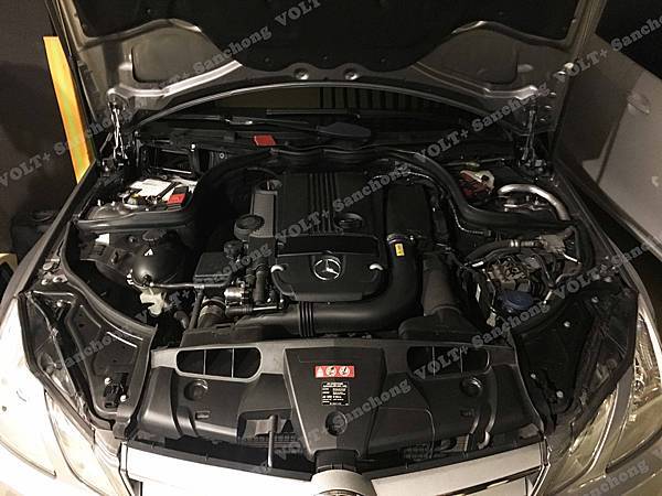 【台北】MERCEDES BENZ賓士 E-Class Coupe E250 BlueEFFICIENCY C207 2012年 汽車電瓶 原廠 德製VARTA華達 AGM 80AH 800A(EN) 更換 德製VARTA華達 AGM F21 80AH 800A(EN) 【到府安裝】