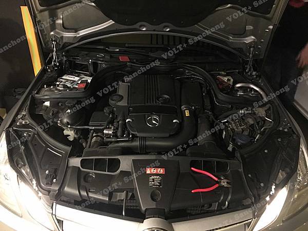 【台北】MERCEDES BENZ賓士 E-Class Coupe E250 BlueEFFICIENCY C207 2012年 汽車電瓶 原廠 德製VARTA華達 AGM 80AH 800A(EN) 更換 德製VARTA華達 AGM F21 80AH 800A(EN) 【到府安裝】