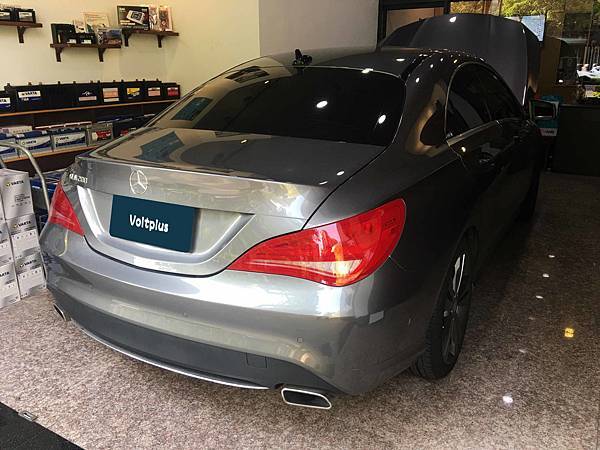 【台北】MERCEDES BENZ賓士 CLA-Class CLA200 C117 2015年 汽車電瓶 原廠 德製VARTA華達 AGM 70AH 760A(EN) 更換 法製EXIDE埃克塞德 AGM EK700 70AH 760A(EN)