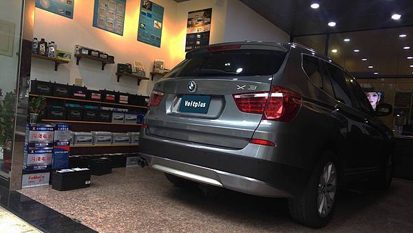 【台北】BMW寶馬 X3 xDrive20d 柴油版 F25 2011年 汽車電瓶 原廠 BMW AGM 90AH 900A(EN) 更換 義大利製FIAMM非凡 AGM VR900 90AH 900A(EN)