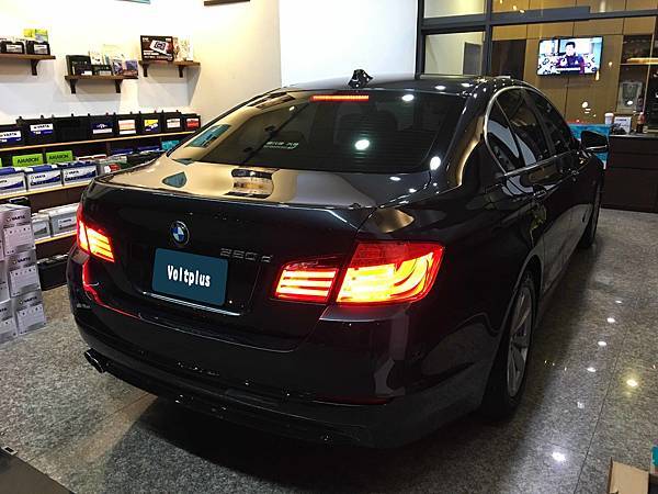 【台北】BMW寶馬 5-Series Sedan 520d 柴油版 F10 2012年 汽車電瓶 原廠 BMW AGM 90AH 900A(EN) 更換 義大利製FIAMM非凡 AGM VR900 90AH 900A(EN)