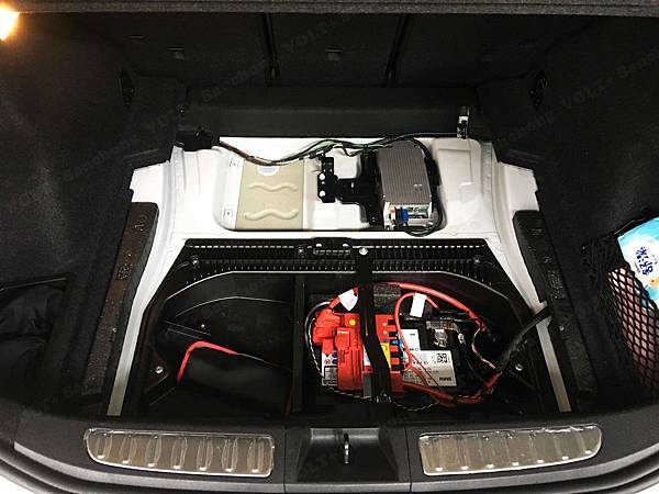 【台北】BMW寶馬 X1 sDrive18i 汽油版 E84 2015年 汽車電瓶 原廠 德製VARTA華達 AGM 80AH 800A(EN) 更換 法製EXIDE埃克塞德 AGM EK800 80AH 800A(EN)