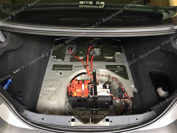 【台北】BMW寶馬 5-Series Sedan 528i 汽油版 F10 2011年 汽車電瓶 原廠 Banner AGM 90AH 900A(EN) 更換 德製VARTA華達 AGM G14 95AH 850A(EN)