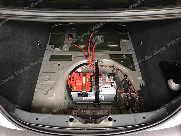 【台北】BMW寶馬 5-Series Sedan 528i 汽油版 F10 2011年 汽車電瓶 原廠 Banner AGM 90AH 900A(EN) 更換 德製VARTA華達 AGM G14 95AH 850A(EN)