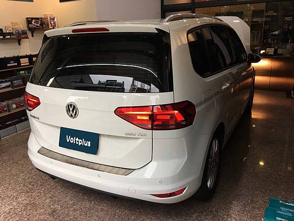 【台北】VOLKSWAGEN福斯 TOURAN 280 TDI 柴油版 2016年 汽車電瓶 原廠 MOLL莫爾 EFB 70AH 700A(EN) 更換 德國VARTA華達 德國廠 EFB E45 70AH 650A(EN)