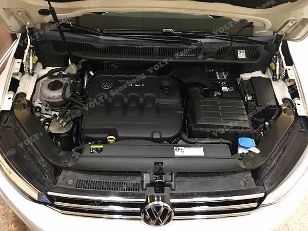 【台北】VOLKSWAGEN福斯 TOURAN 280 TDI 柴油版 2016年 汽車電瓶 原廠 MOLL莫爾 EFB 70AH 700A(EN) 更換 德國VARTA華達 德國廠 EFB E45 70AH 650A(EN)
