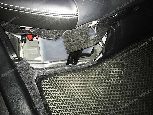 【台北】TOYOTA豐田 PRIUS C 1.5 Hybrid油電版 2015年 汽車電瓶 原廠 日製GS YUASA S34B20R 35AH 272A 更換 德國VARTA華達 EFB N-55R/80B24R 55AH 500A 有排氣孔設計【到府更換】