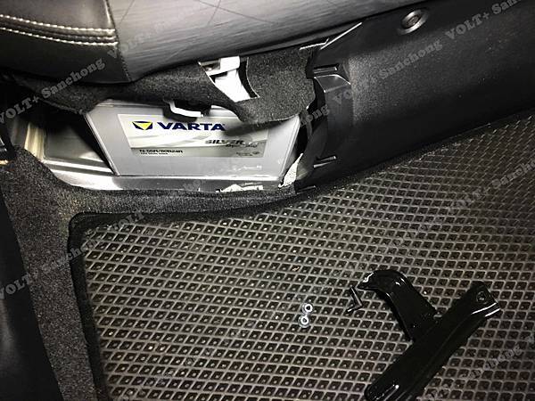 【台北】TOYOTA豐田 PRIUS C 1.5 Hybrid油電版 2015年 汽車電瓶 原廠 日製GS YUASA S34B20R 35AH 272A 更換 德國VARTA華達 EFB N-55R/80B24R 55AH 500A 有排氣孔設計【到府更換】