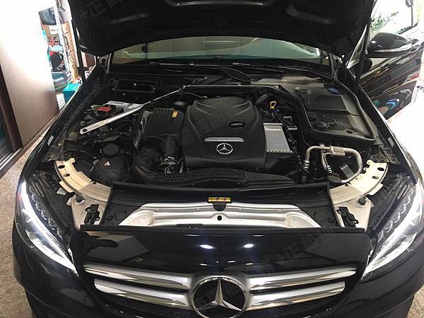 【台北】MERCEDES BENZ賓士 C-Class Sedan C300 W205 2015年 原廠電瓶 BENZ AGM 80AH 800A(EN) 更換 汽車電池 德國VARTA華達 德國廠 AGM F21 80AH 800A(EN)