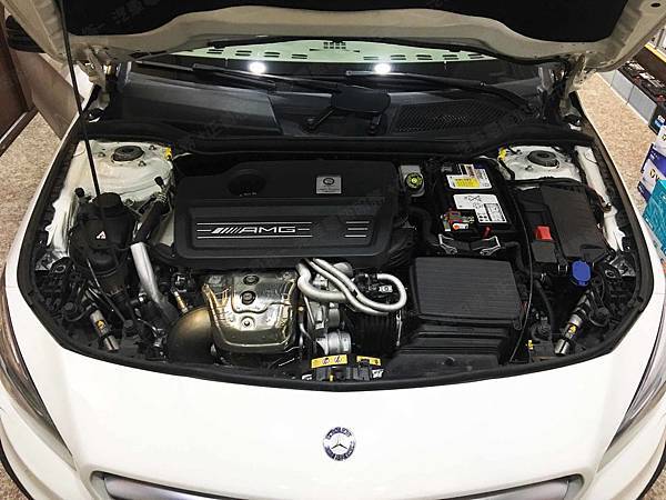 【台北】MERCEDES BENZ賓士 CLA Shooting Brake CLA45 AMG 五門獵跑 X117 2015年 原廠電瓶 德製VARTA華達 AGM 80AH 800A(EN) 更換 汽車電池 德國VARTA華達 韓國廠 AGM LN4 580901080 80AH 800A(EN)