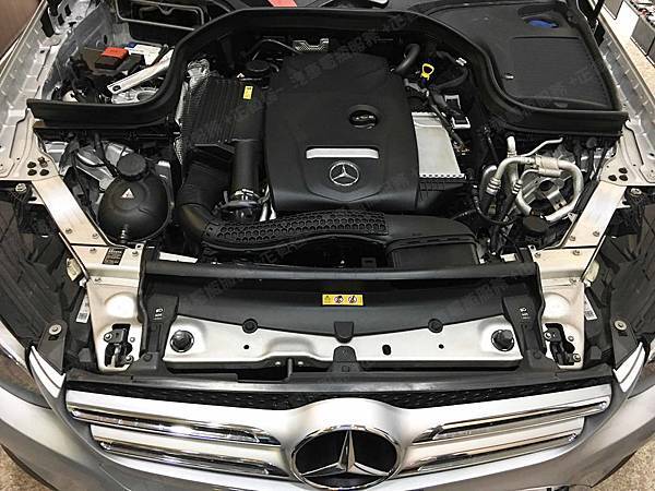 【台北】MERCEDES BENZ賓士 GLC-Class GLC250 4MATIC X253 2016年 原廠電瓶 德製VARTA華達 AGM 70AH 760A(EN) 更換 汽車電池 德國VARTA華達 德國廠 AGM E39 70AH 760A(EN)