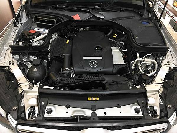 【台北】MERCEDES BENZ賓士 GLC-Class GLC250 4MATIC X253 2016年 原廠電瓶 德製VARTA華達 AGM 70AH 760A(EN) 更換 汽車電池 德國VARTA華達 德國廠 AGM E39 70AH 760A(EN)