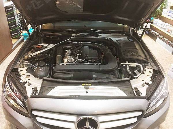 【台北】MERCEDES BENZ賓士 C-Class Sedan C200 W205 2015年 汽車電瓶 原廠電瓶 德製VARTA華達 AGM 80AH 800A(EN) 更換 汽車電池 德國VARTA華達 韓國廠 AGM LN4 580901080 80AH 800A(EN)