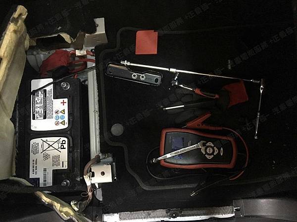 【台北】MERCEDES BENZ賓士 R-Class R350 CDI 柴油版 W251 2012年 原廠電瓶 BENZ AGM 95AH 850A(EN) 更換 汽車電池 德國VARTA華達 韓國廠 AGM LN5 595901085 95AH 850A(EN)