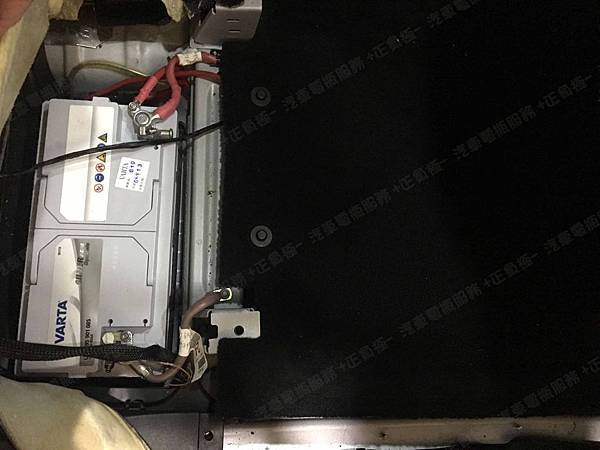 【台北】MERCEDES BENZ賓士 R-Class R350 CDI 柴油版 W251 2012年 原廠電瓶 BENZ AGM 95AH 850A(EN) 更換 汽車電池 德國VARTA華達 韓國廠 AGM LN5 595901085 95AH 850A(EN)